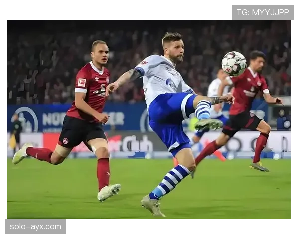 沙尔克核心球员闪耀赛场，助球队逆转取胜