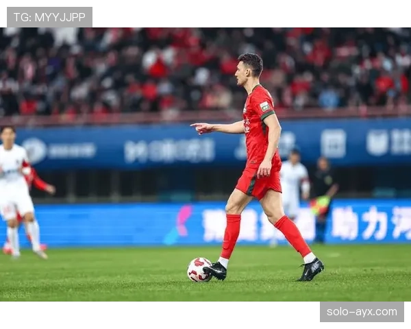 拉莫斯表现稳健，强悍身体对抗助球队筑牢防线