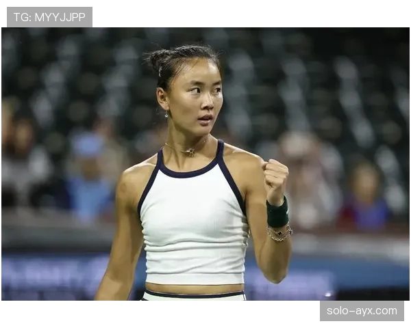 袁悦训练完直接啃鸡腿，这自律和放纵切换得也太丝滑了